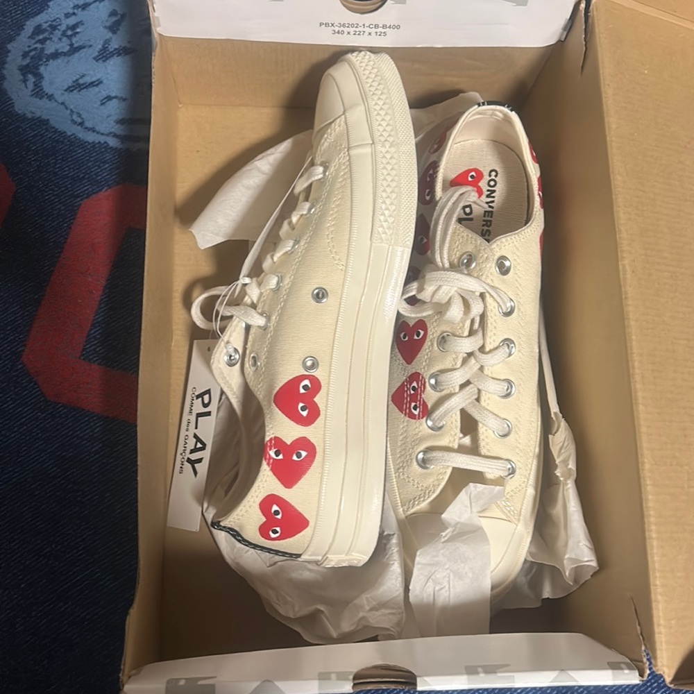 Brand new converse x comes des Garçons